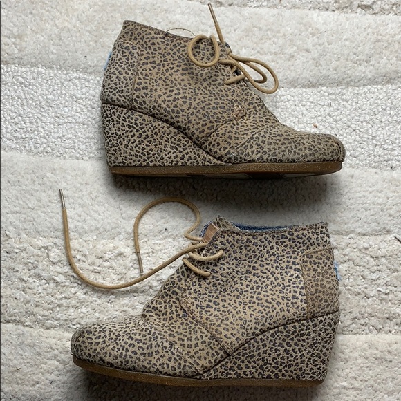 TOMS Leopard Wedges - Picture 2 of 4